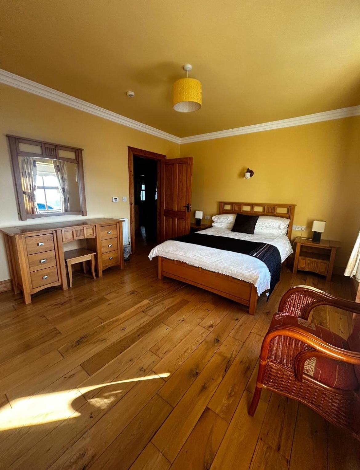 Yewwood Cottage Ньюри Экстерьер фото