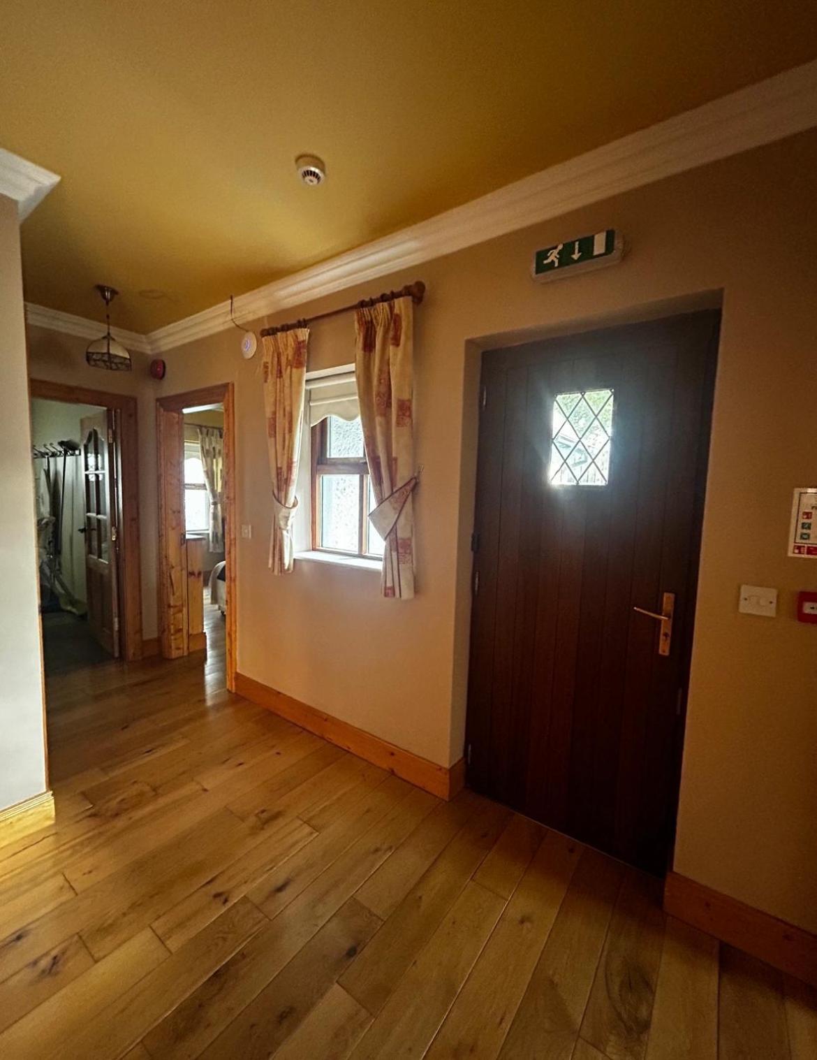Yewwood Cottage Ньюри Экстерьер фото